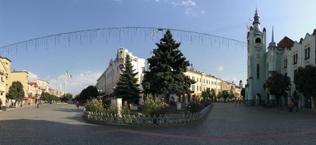 Panoramic View Top Floor Apartment In The City Center Мукачево Экстерьер фото